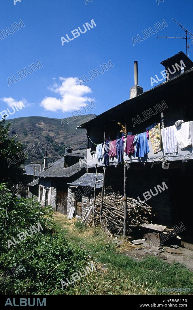 Burbia; Valle del Burbia (Sierra de Ancares); arquitectura popular.