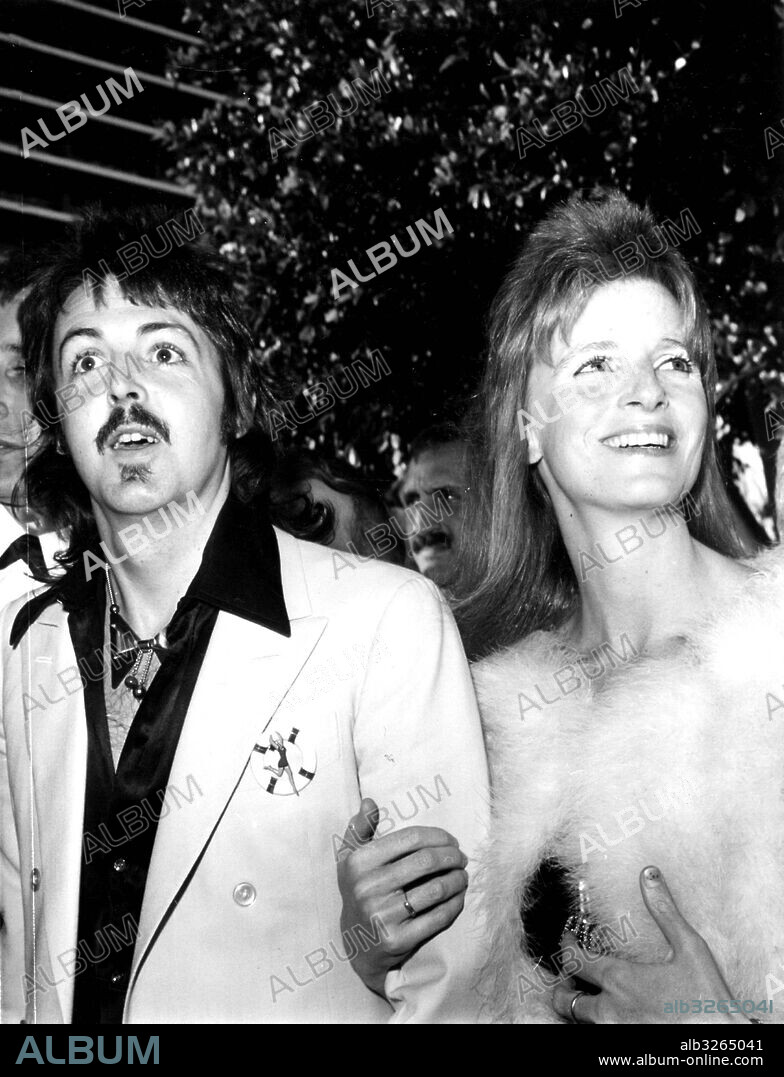 LINDA MCCARTNEY and PAUL MCCARTNEY. Jan. 1, 2011 - PAUL MCCARTNEY WITH WIFE LINDA ATTEND THE 46TH ANNUAL ACADEMY AWARDS AT THE DOROTHY CHANDLER PAVILION IN LOS ANGELES.1974.#A1739.(Credit Image: © Globe Photos/ZUMAPRESS.com). 2011