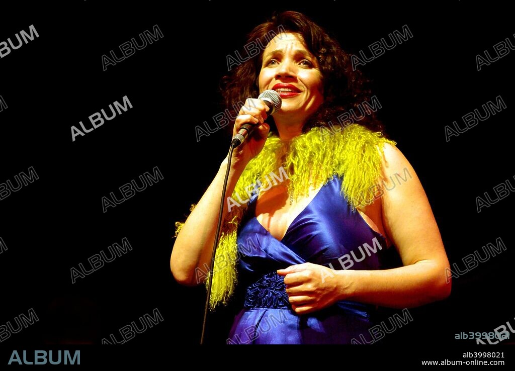 Jacqui Dankworth, jazz singer and actress, Capitol Theatre, Horsham, West Sussex. Jacqui Dankworth is the daughter of the late Sir John Dankworth, jazz composer, saxophonist and clarinetist and Dame Cleo Laine, jazz singer and actress.