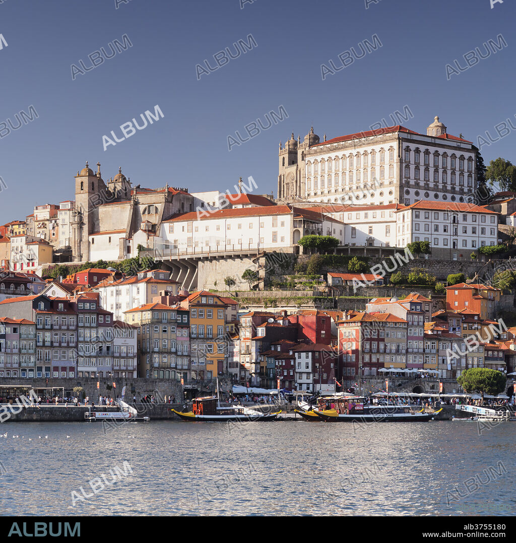 Ribeira District, UNESCO World Heritage Site, Se Cathedral, Palace of the Bishop, Porto (Oporto), Portugal, Europe.