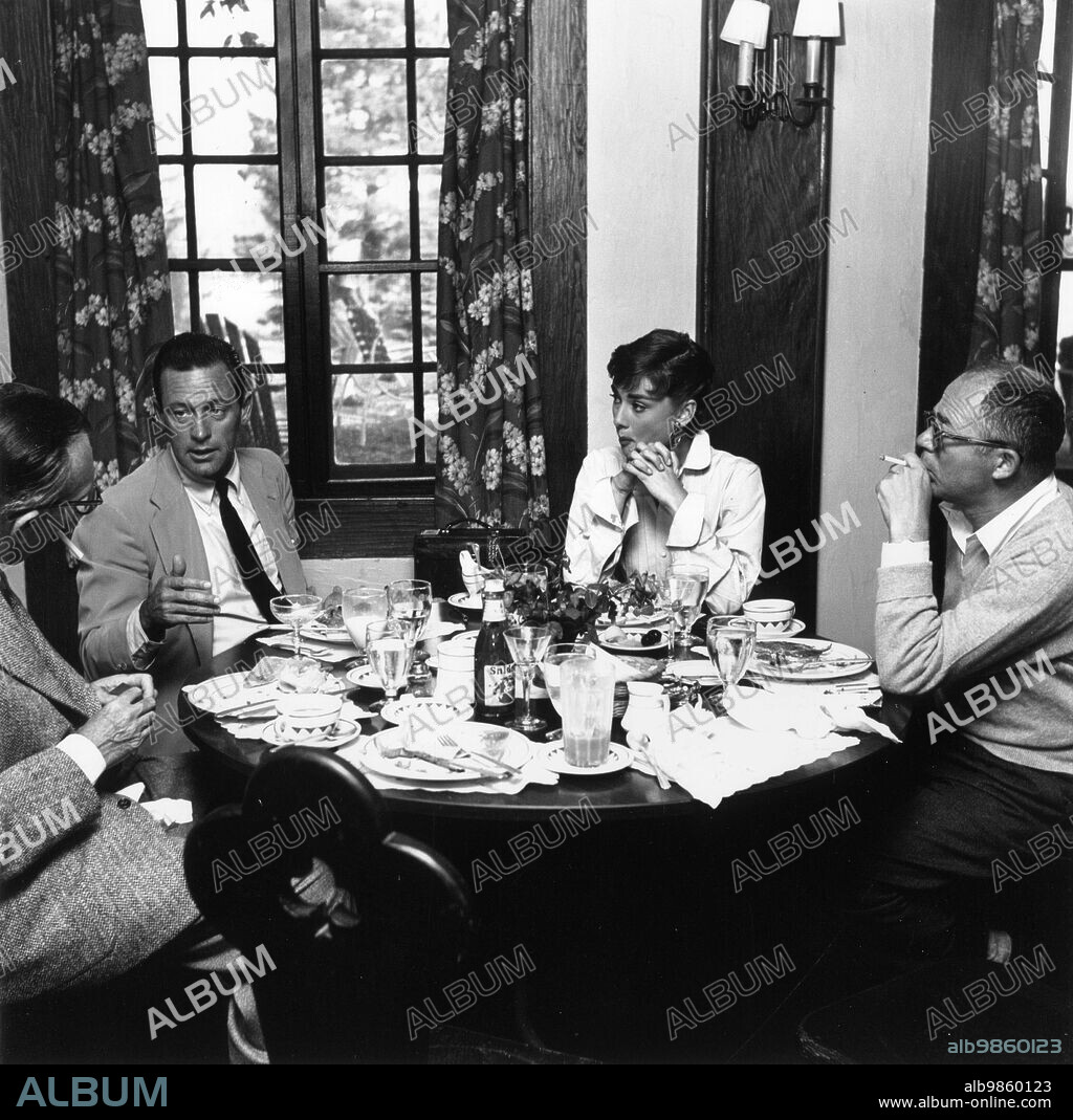 AUDREY HEPBURN, BILLY WILDER y WILLIAM HOLDEN en SABRINA, 1954, dirigida por BILLY WILDER. Copyright PARAMOUNT PICTURES.