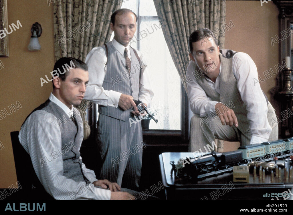MATTHEW McCONAUGHEY y SKEET ULRICH en LOS NEWTON BOYS, 1998 (THE NEWTON BOYS), dirigida por RICHARD LINKLATER. Copyright 20TH CENTURY FOX / NEWCOMB, DEANA.