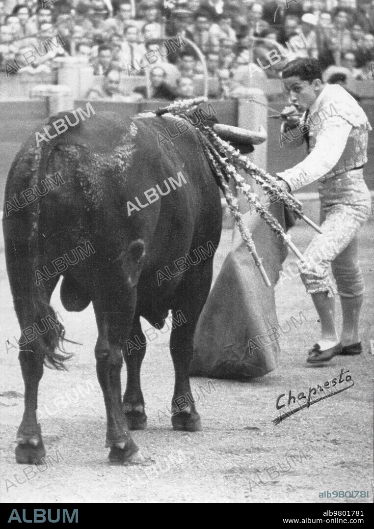 1951. Juan posada Entering to kill.
