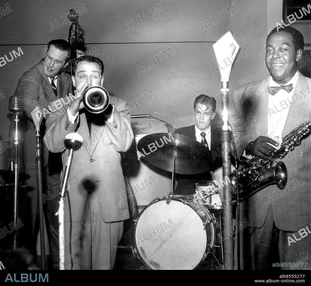 Fr v Thore Jederby Rolf Ericsson Jack Norén och Charlie Parker på. Amiralen 1950. Charlie Parker musiker USA scen 1950.