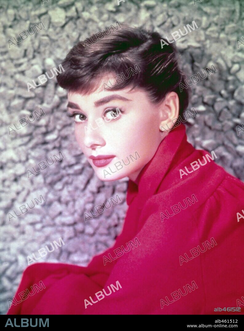 AUDREY HEPBURN en SABRINA, 1954, dirigida por BILLY WILDER. Copyright PARAMOUNT PICTURES.