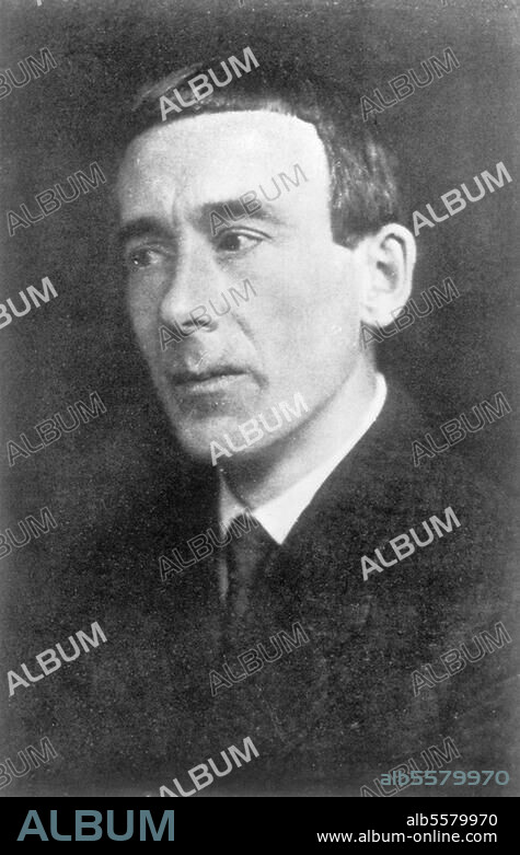 Ball, Hugo Author, co-founder of dadaism, Pirmasens 22 February 1886 - Abbondio. (Tessin) 14 September 1927. Portrait photo, c. 1920/21 (Hanns Holdt, Munich).
