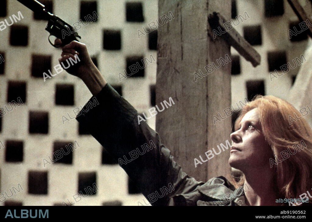 CATHERINE DENEUVE in SEE HERE MY LOVE, 1979 (ECOUTE VOIR...), directed by HUGO SANTIAGO. Copyright Prospectacle.