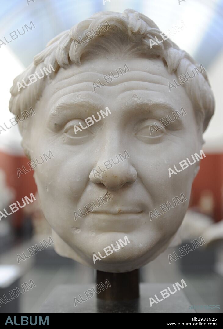 POMPEYO (Cneius Pompeius Magnus) (¿?,106-Pelusium Egipto,48 a. C.). General y político romano. Acabó con los últimos partidarios de Espartaco (71). Formó junto a Cesar y Craso el primer Triunvirato (60). Retrato encontrado en la tumba Licinio EN ROMA. 30-50 a. C. Mármol. Museo Carlsberg Glyptotek. Copenhague. Dinamarca.