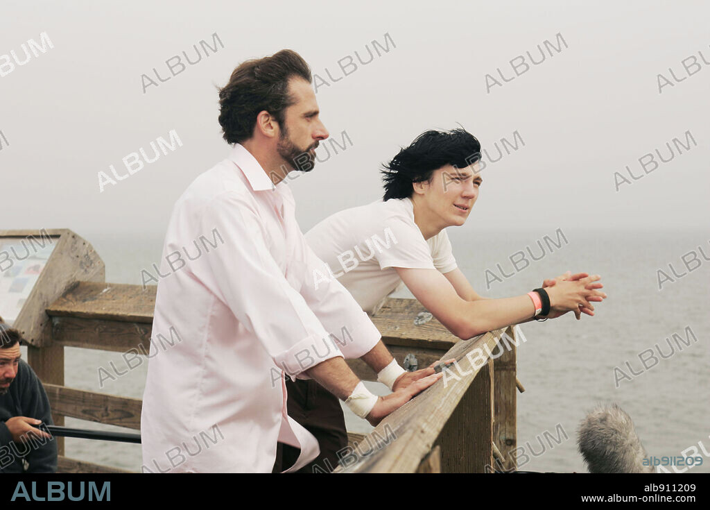 PAUL DANO and STEVE CARELL in LITTLE MISS SUNSHINE, 2006, directed by JONATHAN DAYTON and VALERIE FARIS. Copyright BIG BEACH FILMS/THIRD GEAR PRODUCTIONS LLC/DEEP RIVER PRODUC.