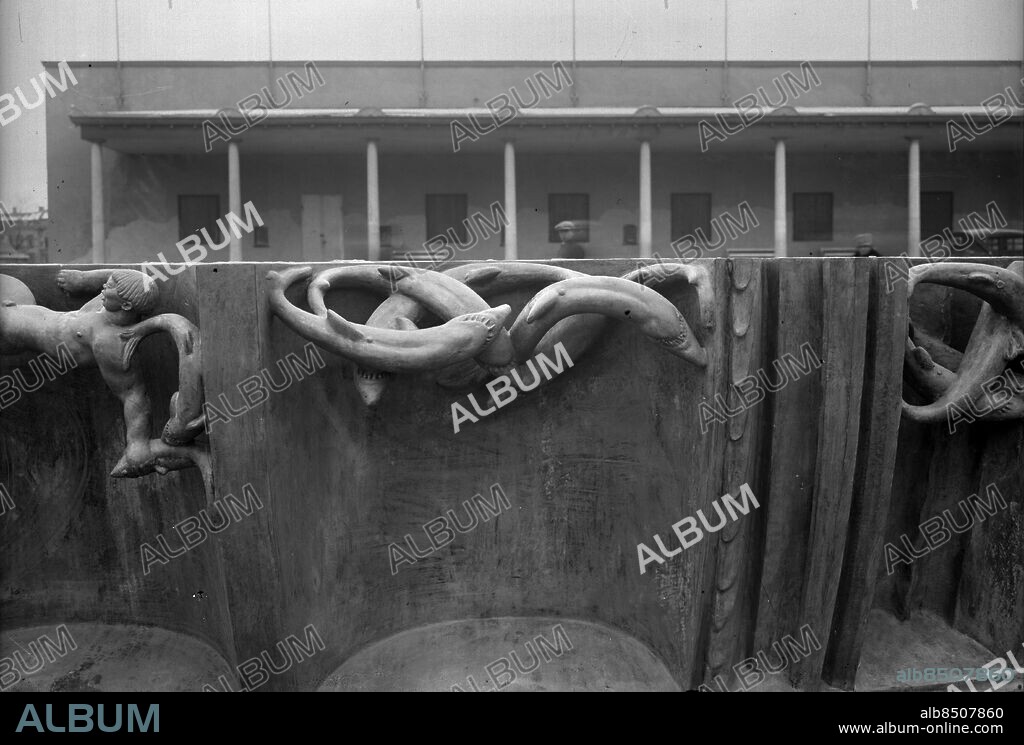 Göteborg 1927-11-21 - Ornamenteringen på brunnen på Götaplatsen - om några år får sällskap med poseidon-statyn - *** Local Caption *** GT- Låda 2011-08. KAMERAREPORTAGE.