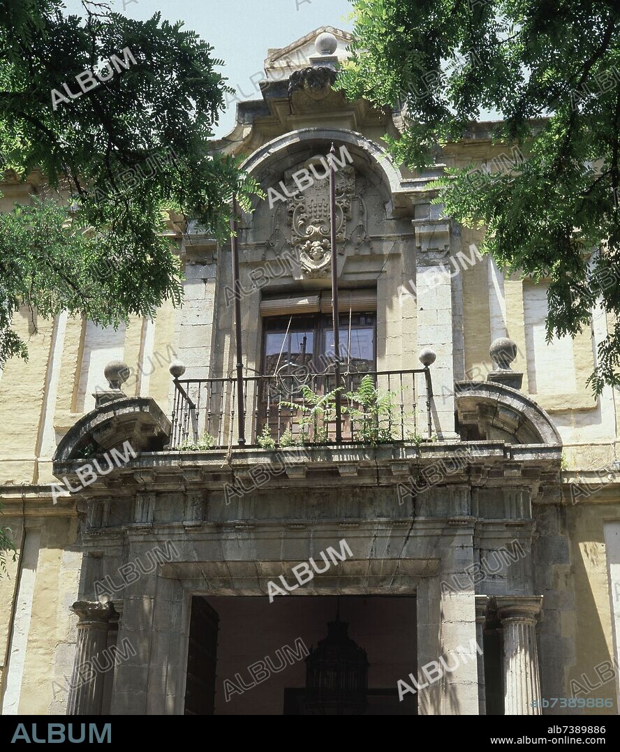 FACULTAD DE FILOSOFIA Y LETRAS-FACHADA.