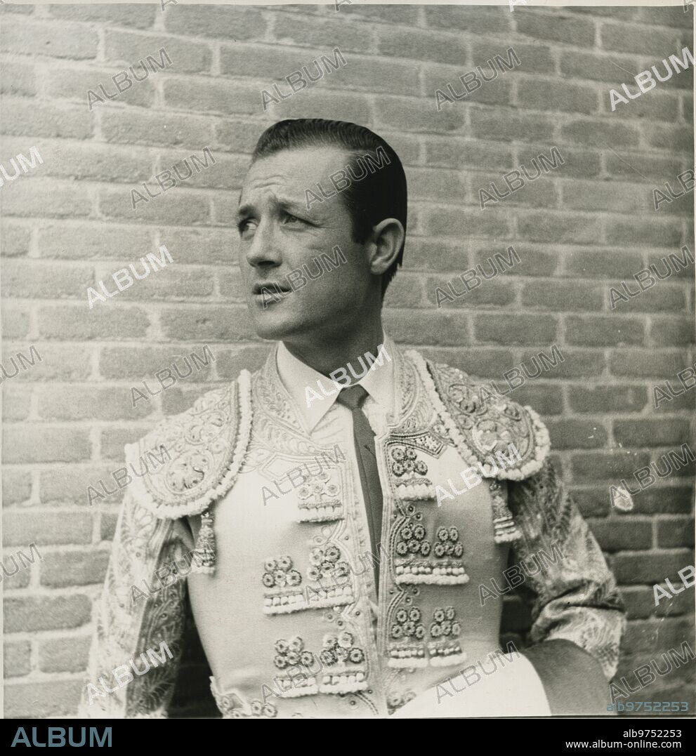 1962. Retrato del torero José Martinez Ahumada «Limeño».