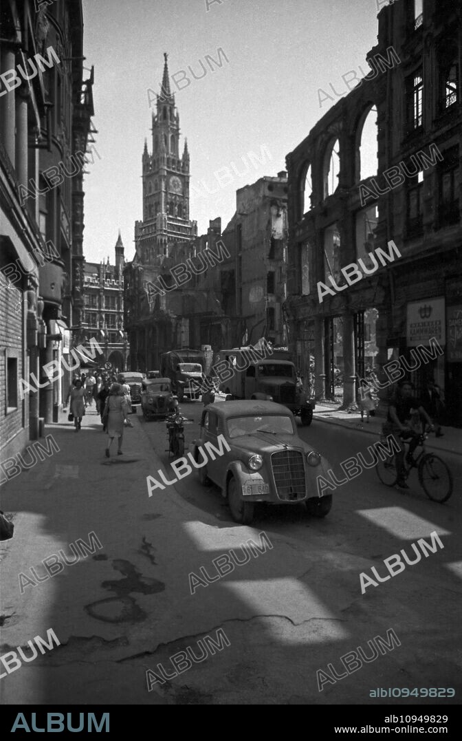 Average life at bombed Munich near the city hall on Marienplatz square, Germany 1940s.
