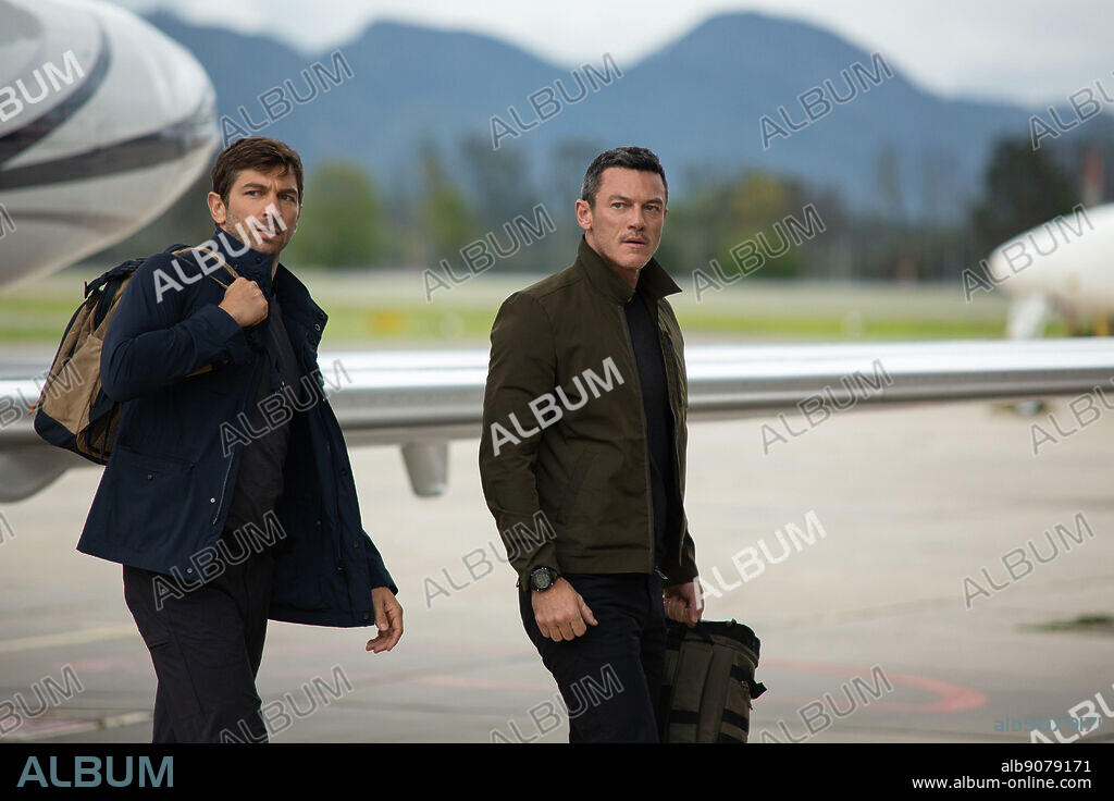 LUKE EVANS and MICHIEL HUISMAN in ECHO 3, 2022, directed by CLAUDIA LLOSA, MARK BOAL and PABLO TRAPERO. Copyright Apple / Keshet Studios.