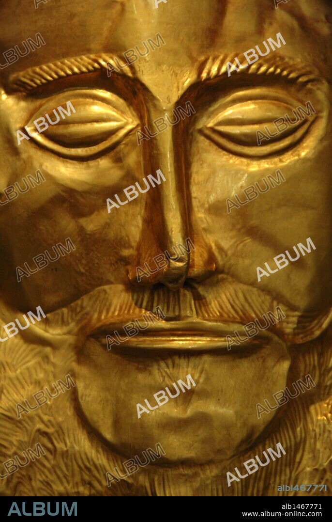 ARTE MICENICO. GRECIA. MASCARA FUNERARIA DE AGAMENON. Realizada en lámina de oro repujado. Hallada en la Tumba V del Círculo A de Micenas. Datada hacia el 1550 a. C. aproximadamente. Detalle. Museo Arqueológico Nacional. Atenas.