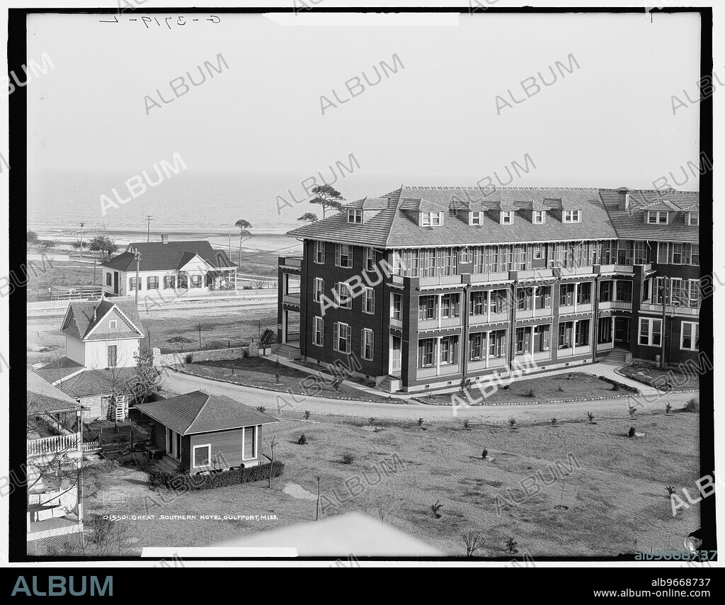 Great Southern Hotel, Gulfport, Miss., c1906. Designed by Thomas Sully and opened in 1903.