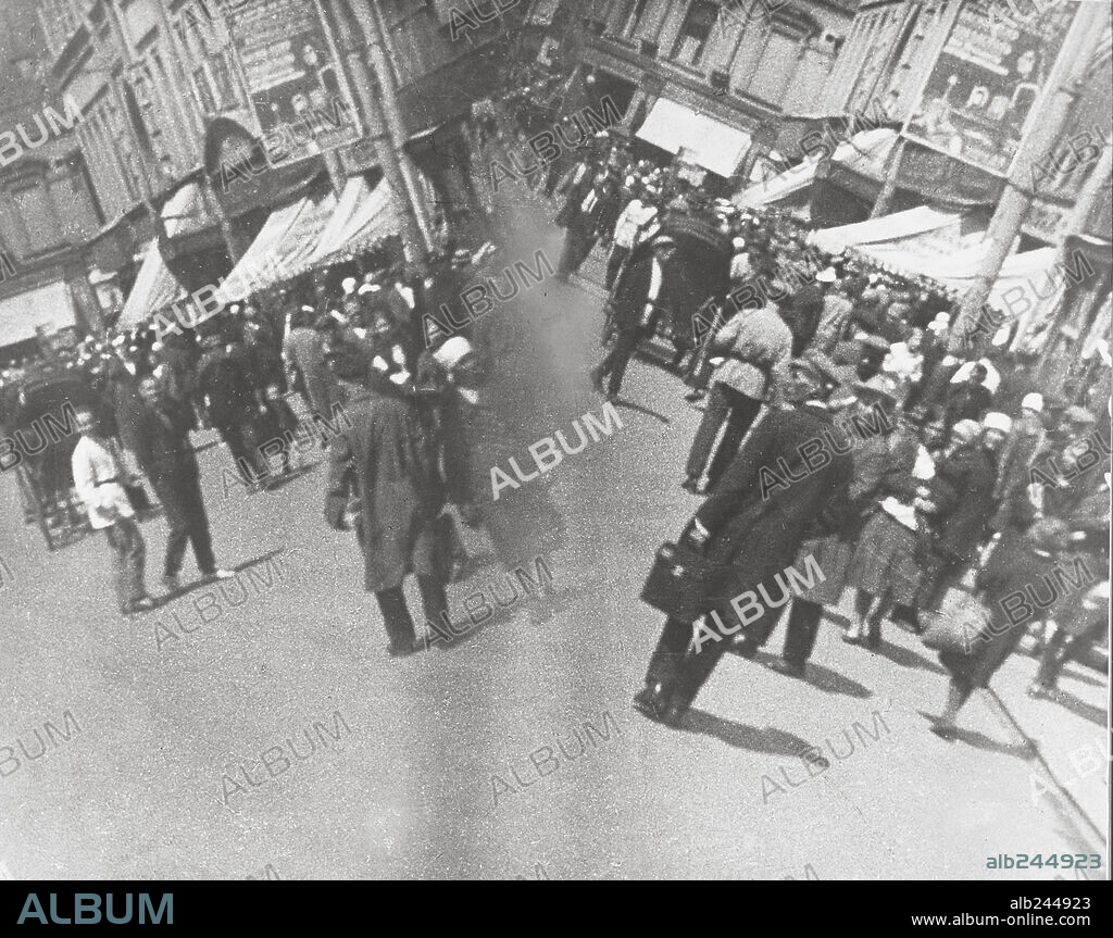 EL HOMBRE DE LA CÁMARA, 1929 (CHELOVEK S KINOAPPARATOM), dirigida por DZIGA VERTOV.