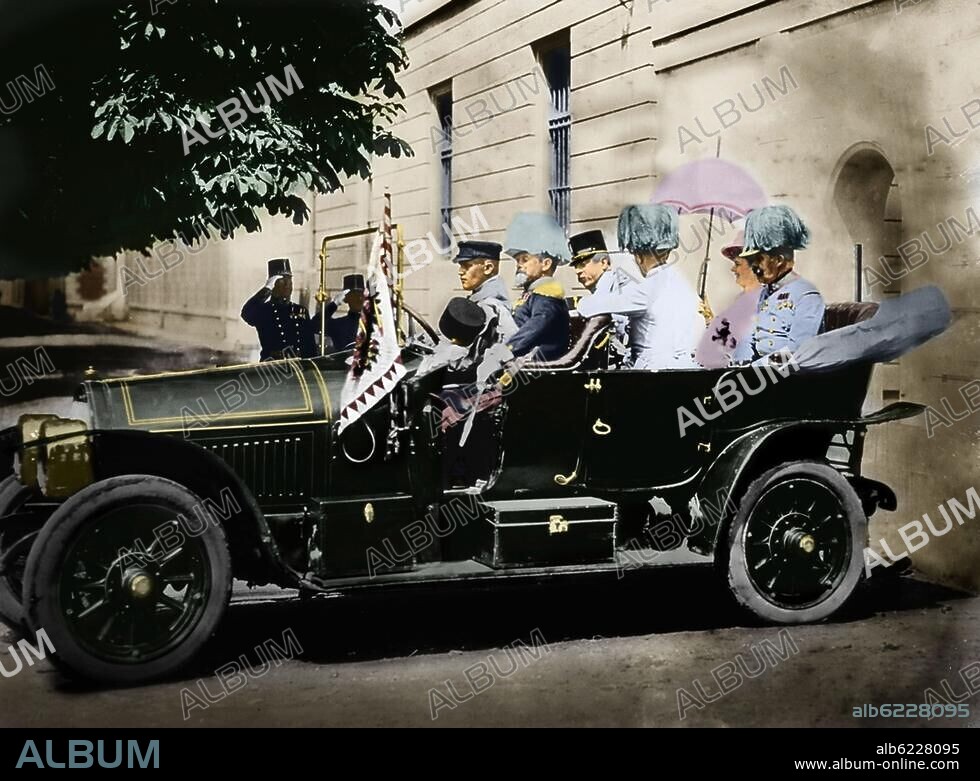 Pre-History of World War I: Assassination of Archduke Franz Ferdinand and his wife by Gavrilo Princip on 28 June 1914 in Sarajevo.-Franz Ferdinand departing for the Town Hall; next to him Archduchess Sophie as well as General Potiorek and Adjutant Lieutenant Merizzi.-Photo, 1914; digital colourisation.