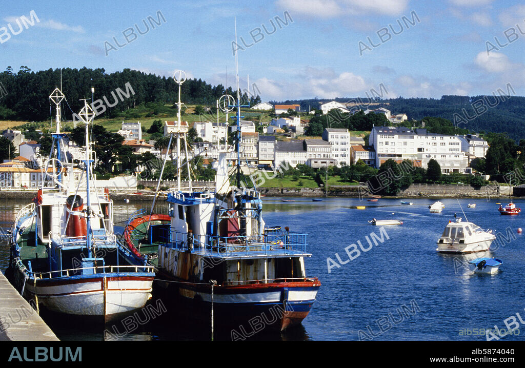Ortigueira, port, fisher ships and village ; Ría de Ortigueira Rias Altas region.