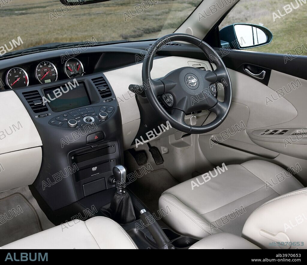 2003 Nissan Primera 2.2TD Estate Interior.
