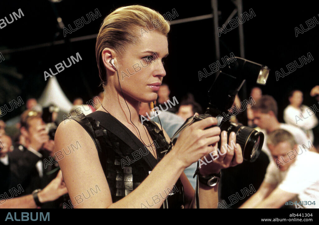 REBECCA ROMIJN in FEMME FATALE, 2002, directed by BRIAN DE PALMA. Copyright WARNER BROS. PICTURES / GEORGE, ETIENNE.