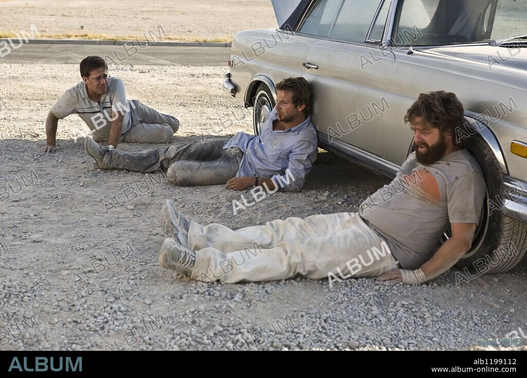 BRADLEY COOPER, ED HELMS y ZACH GALIFIANAKIS en RESACON EN LAS VEGAS, 2009 (THE HANGOVER), dirigida por TODD PHILLIPS. Copyright WARNER BROS. PICTURES/LEGENDARY PICTURES/GREEN HAT FILMS.