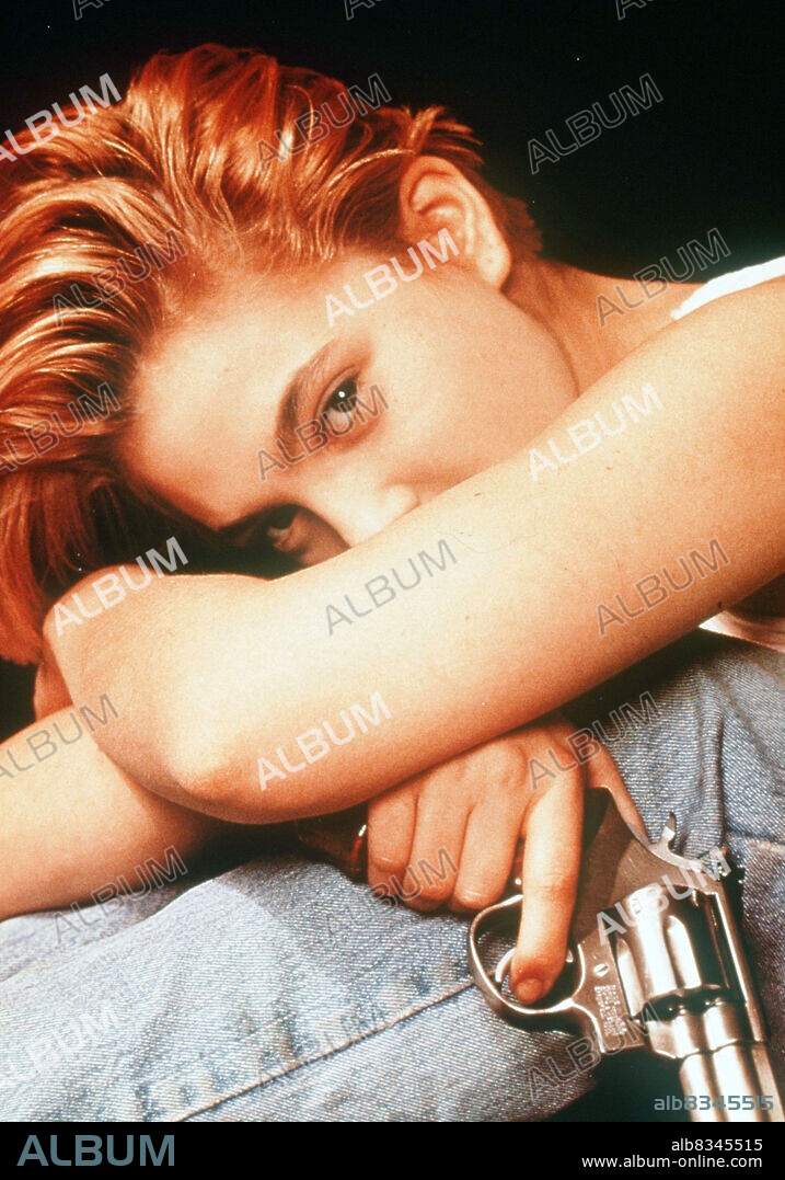 DREW BARRYMORE in GUNCRAZY - JUNGE KILLER, 1992 (GUNCRAZY), unter der Regie von TAMRA DAVIS. Copyright Zeta Entertainment Ltd.