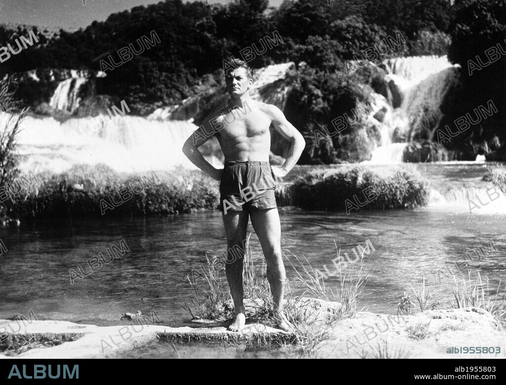 JEAN MARAIS in GOUBBIAH, MON AMOUR, 1956. Copyright CONSORTIUM DE PRODUCTIONS DE FILMS.