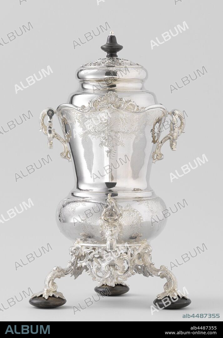 Tap jug, spherical, conical flared upwards with scalloped edge, with hammered seed beads, Tap jug of silver. The vessel is spherically widened from below and has a conical top piece with a scalloped edge. Decorated with hammered seed beads, seed bead ornament, ornament derived from plant forms, Dirk Westrik (attributed to), Amsterdam, 1752, silver (metal), ebony (wood), h 39.0 cm × w 30.0 cm × d 22.8 cm w 22.0 cm × d 22.0 cm w 2400.0 gr × w 2559 gr.