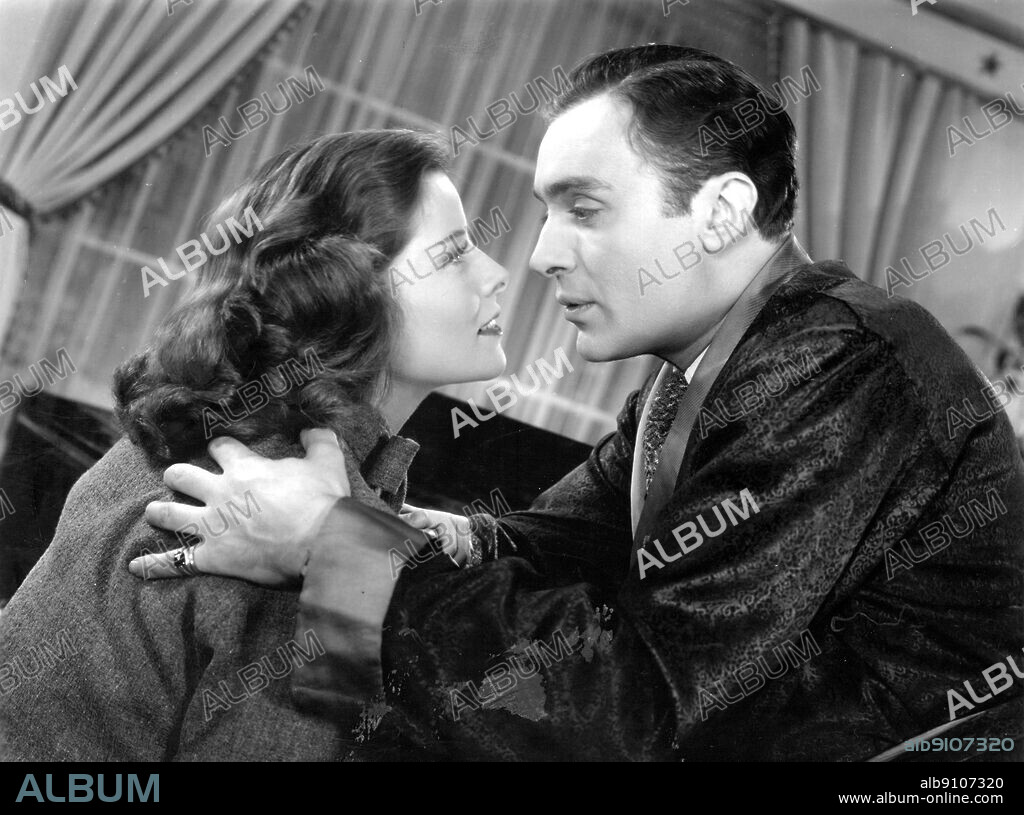 CHARLES BOYER y KATHARINE HEPBURN en CORAZONES ROTOS, 1935 (BREAK OF HEARTS), dirigida por PHILIP MOELLER. Copyright RKO.