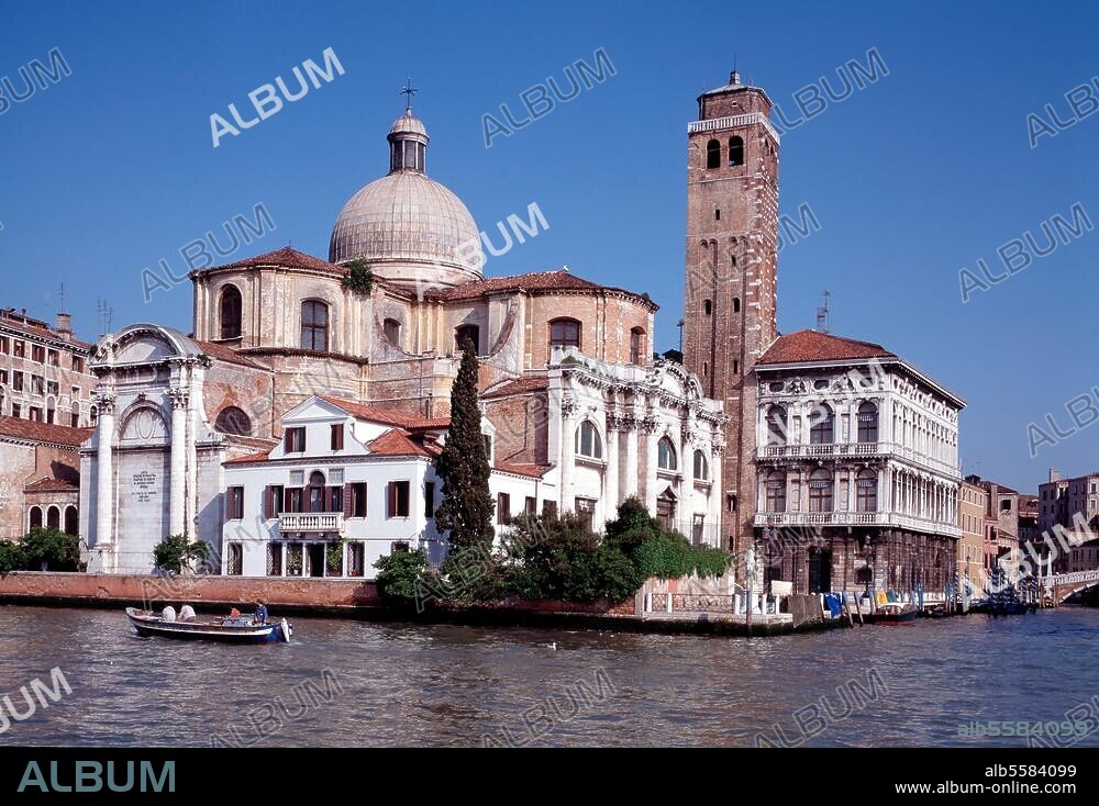 Venise (Italie), S. Geremia (Campanile 13e ; nef 1753-60 ; arch. : Carlo Corbellini). Vue depuis le Grand Canal sur S. Geremia et le Palazzo Labia (construction 1685 et 1720 ; façade de Andrea Cominelli. Photo, 1995 (L.Hammel / A. van der Voort).