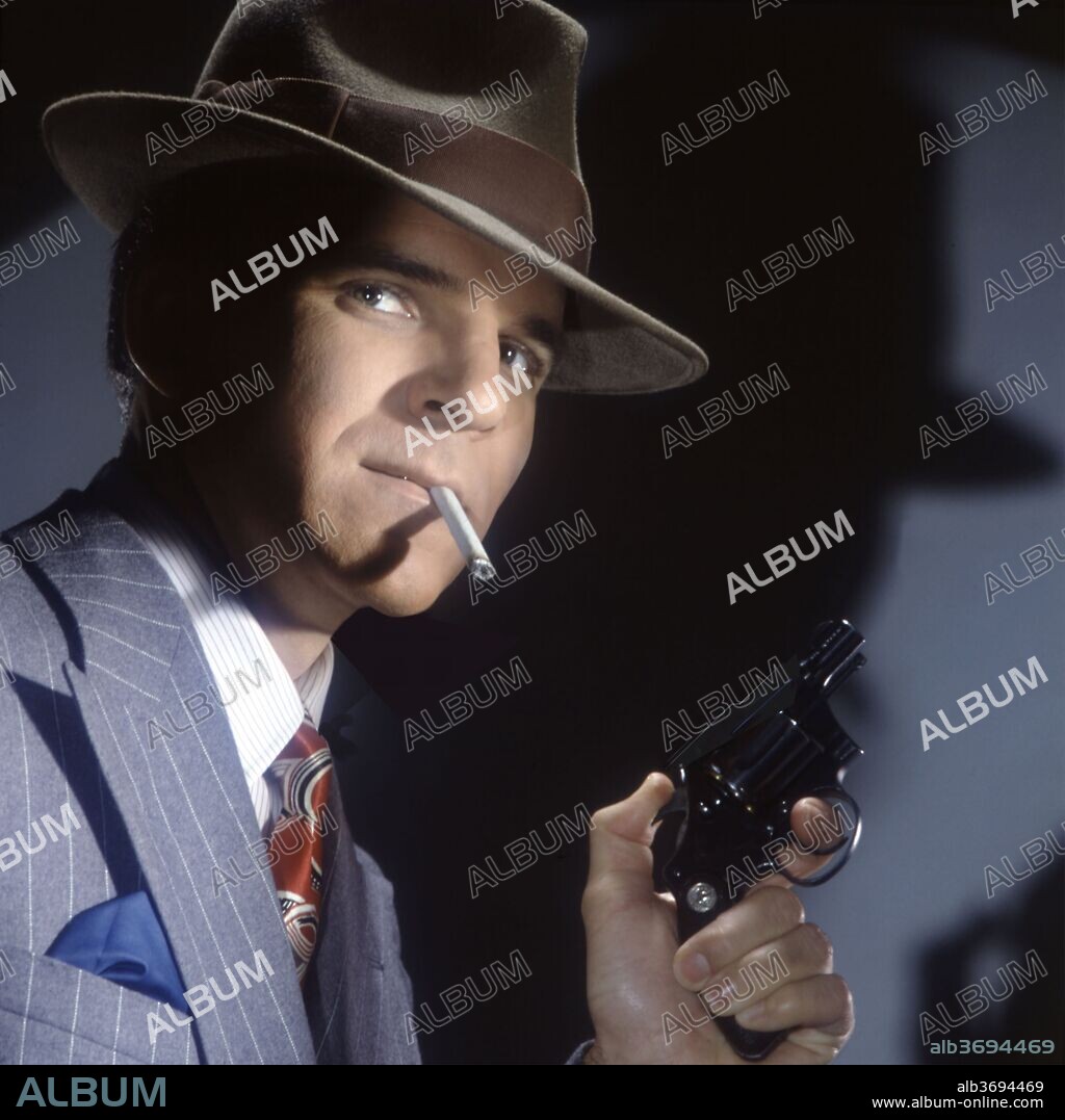 STEVE MARTIN en CLIENTE MUERTO NO PAGA, 1982 (DEAD MEN DON'T WEAR PLAID), dirigida por CARL REINER. Copyright UNIVERSAL PICTURES.