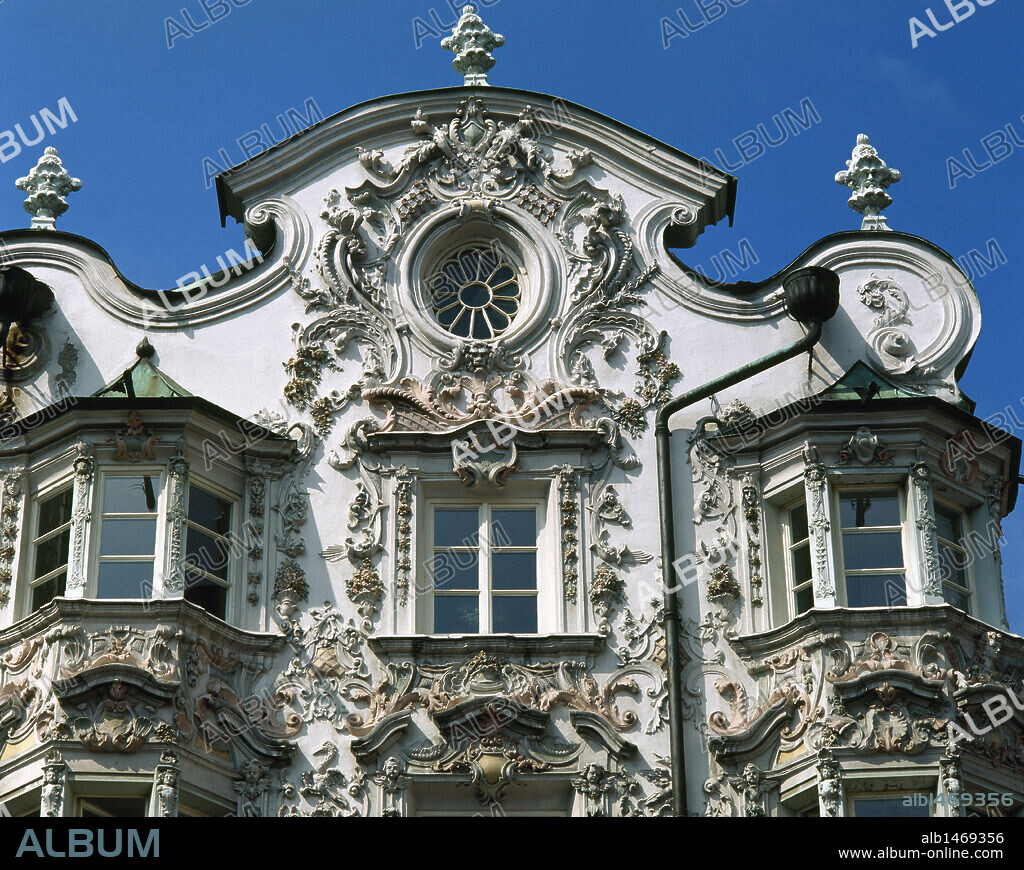 ARTE S. XVIII-ROCOCO. HELBLINGHAUS. Detalle de la fachada rococó. INNSBRUCK. Austria.