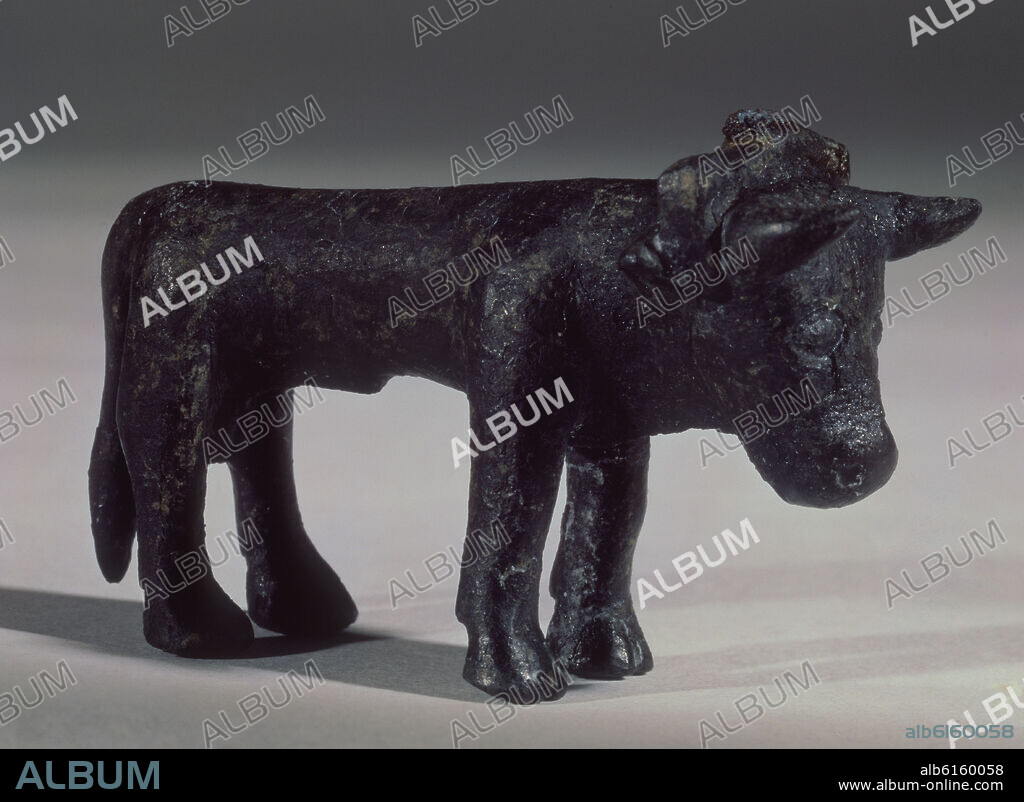 TORO IBERICO EN BRONCE.