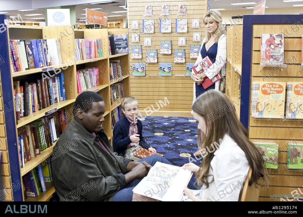 JAE HEAD, LILY COLLINS, QUINTON AARON and SANDRA BULLOCK in THE BLIND SIDE, 2009, directed by JOHN LEE HANCOCK. Copyright ALCON ENTERTAIMENT / NELSON, RALPH.