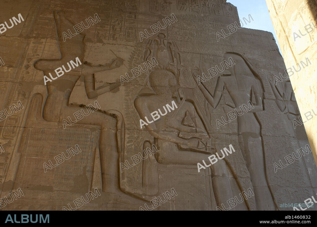 Ramesseum. Relief depicting the pharaoh Ramses II before god Seshat.  13th century B.C. Nineteenth Dynasty. New Kingdom. Necropolis of Thebes. Valley of the Kings. Egypt.