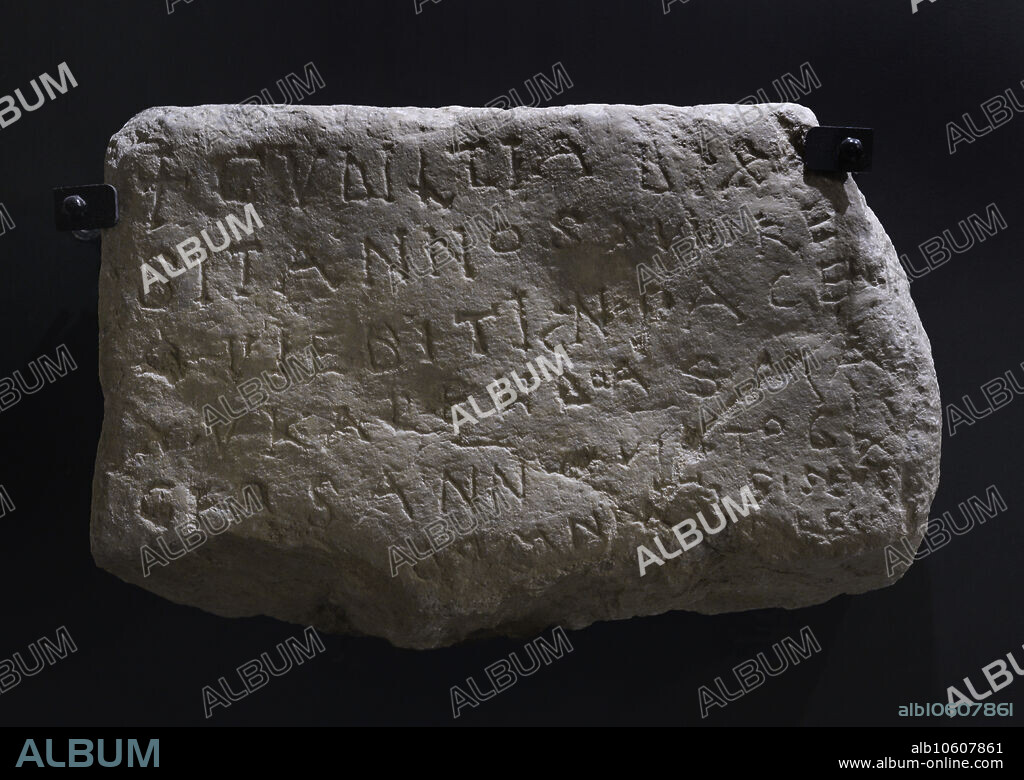 Lápida funeraría. Losa con inscripción latina, reutilizada en época visigoda en su parte posterior para labrar un epígrafe funerario de Gudiltia, una mujer que vivió 18 años. Piedra caliza. 635-636 d.C. Procede de Polán, provincia de Toledo. Museo de los Concilios y la Cultura Visigoda. Toledo. Castilla-La Mancha. España.
