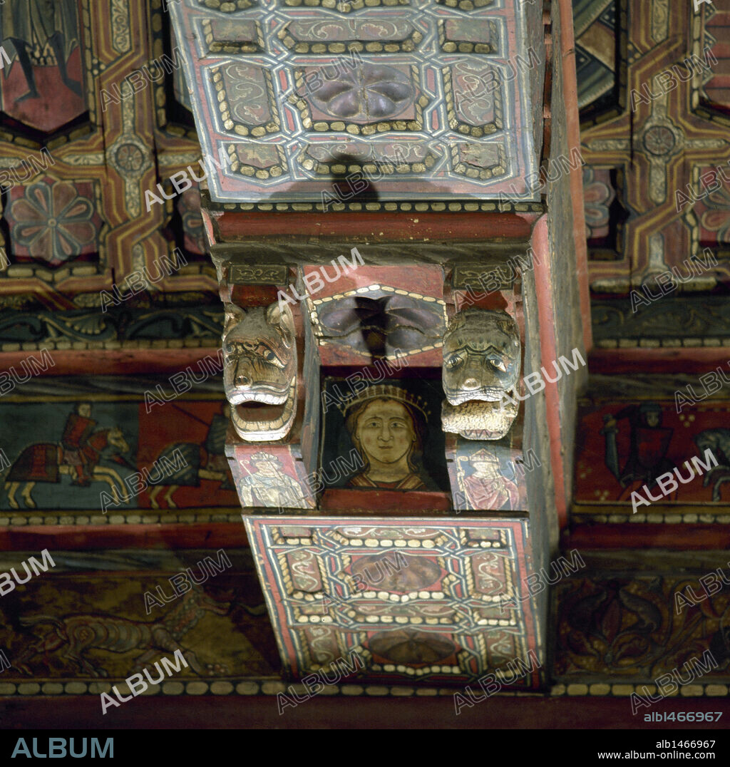 ARTE MUDEJAR. ESPAÑA. CATEDRAL DE TERUEL (s. XII-XIII). Detalle del ARTESONADO MUDEJAR del interior del templo. Aragón.