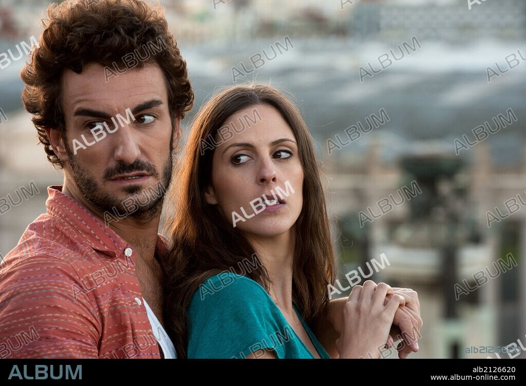 BARBARA SANTA-CRUZ y MIKI ESPARBE en BARCELONA, NOCHE DE VERANO, 2013 (BARCELONA, NIT D'ESTIU), dirigida por DANI DE LA ORDEN. Copyright EL TERRAT/ICAA/PLAYTIME MOVIES/SABADO PELICULAS.