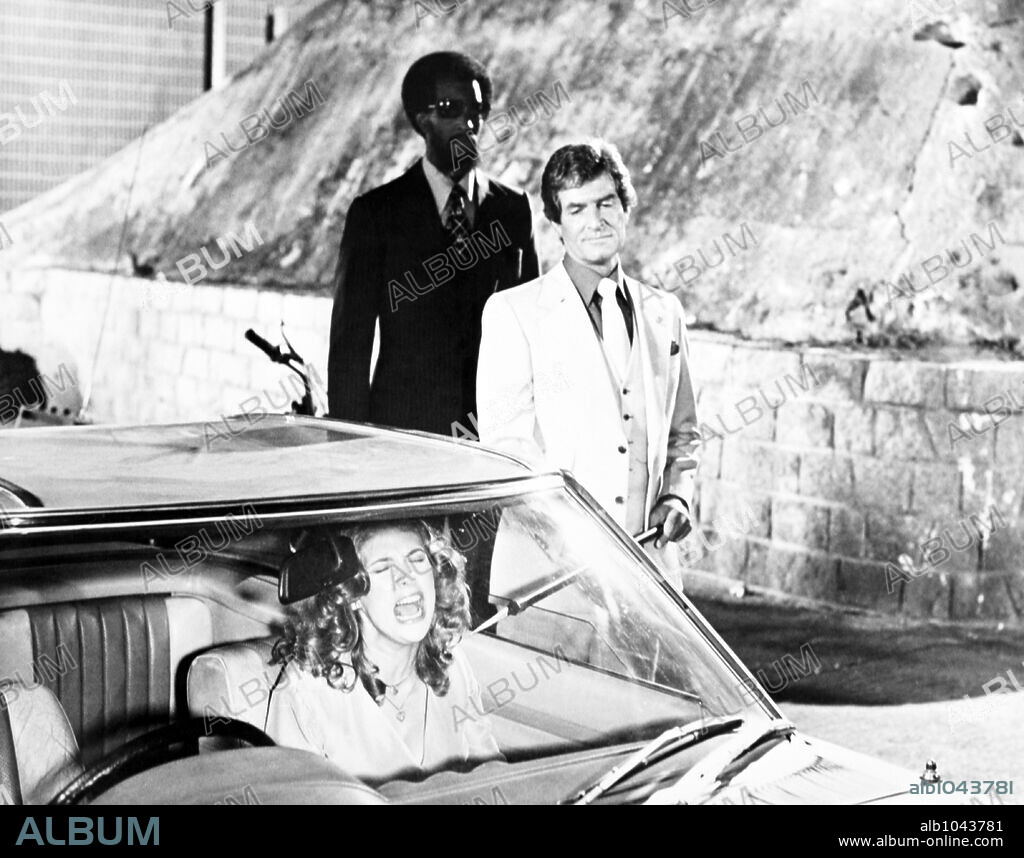 COLLEEN CAMP, HUGH O'BRIAN and KAREEM ABDUL-JABBAR in GAME OF DEATH, 1978. Copyright GOLDEN HARVEST GROUP.