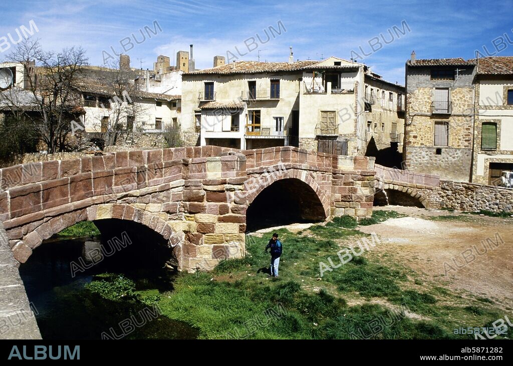 Molina de Aragón, puente de piedra, sobre el río Gallo.