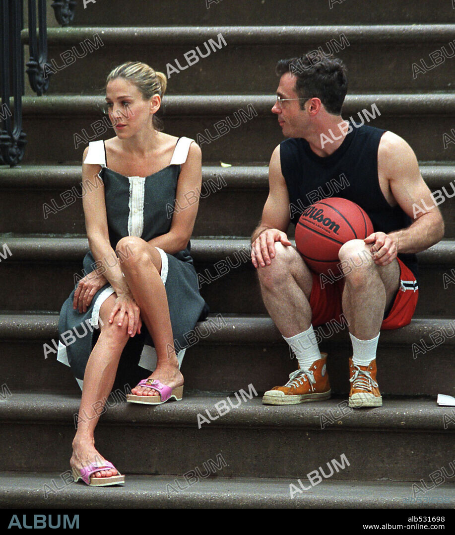 DAVID EIGENBERG und SARAH JESSICA PARKER in SEX AND THE CITY, 1998. Copyright HBO.