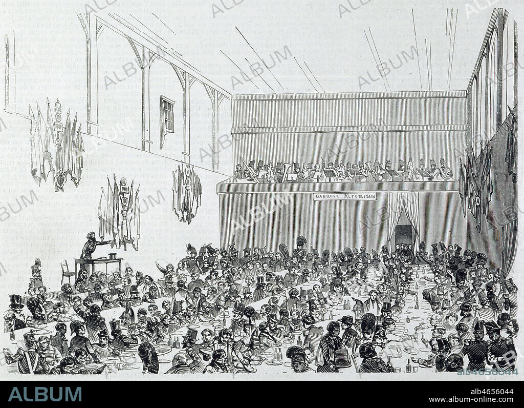La campagne des Banquets (1847-1848) Banquet republicain donne le 12 mars 1848 dans la salle du jeu de paume a Versailles. Les reunions politiques etant interdites, les republicains contournent la loi etorganisent des repas permettant a l'opposition de s'exprimer, seul moyen de critiquer le gouvernement. Gravure tiree de L'Illustration en mars 1848. Credit : Collection KHARBINE-TAPABOR.