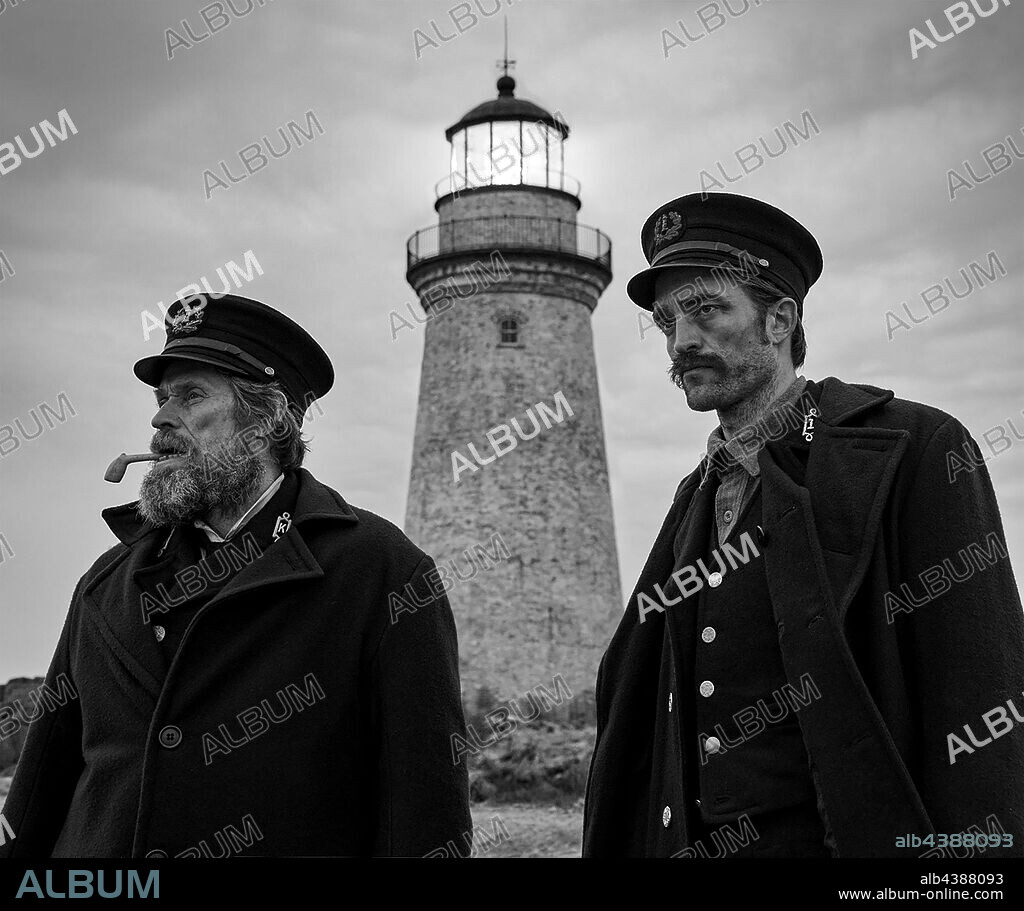 ROBERT PATTINSON et WILLEM DAFOE dans THE LIGHTHOUSE, 2019, réalisé par ROBERT EGGERS. Copyright NEW REGENCY PICTURES.