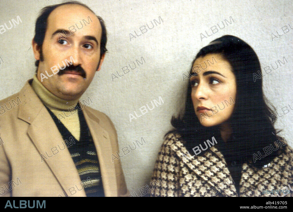 CANDELA PEÑA y JAVIER CAMARA en TORREMOLINOS 73, 2003, dirigida por PABLO BERGER. Copyright TELESPAN 2000/ESTUDIOS PICASSO/MAMA FILMS/NIMBUS FILM.