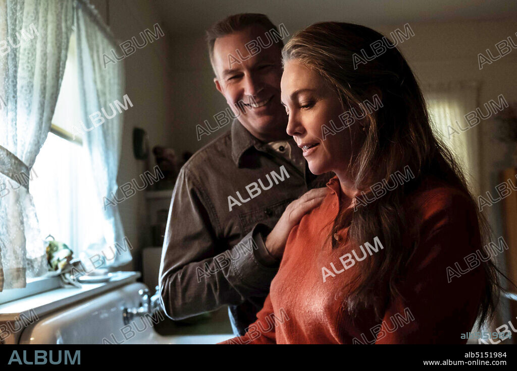 DIANE LANE et KEVIN COSTNER dans L'UN DES NÔTRES, 2020 (LET HIM GO), réalisé par THOMAS BEZUCHA. Copyright Mazur / Kaplan Company.