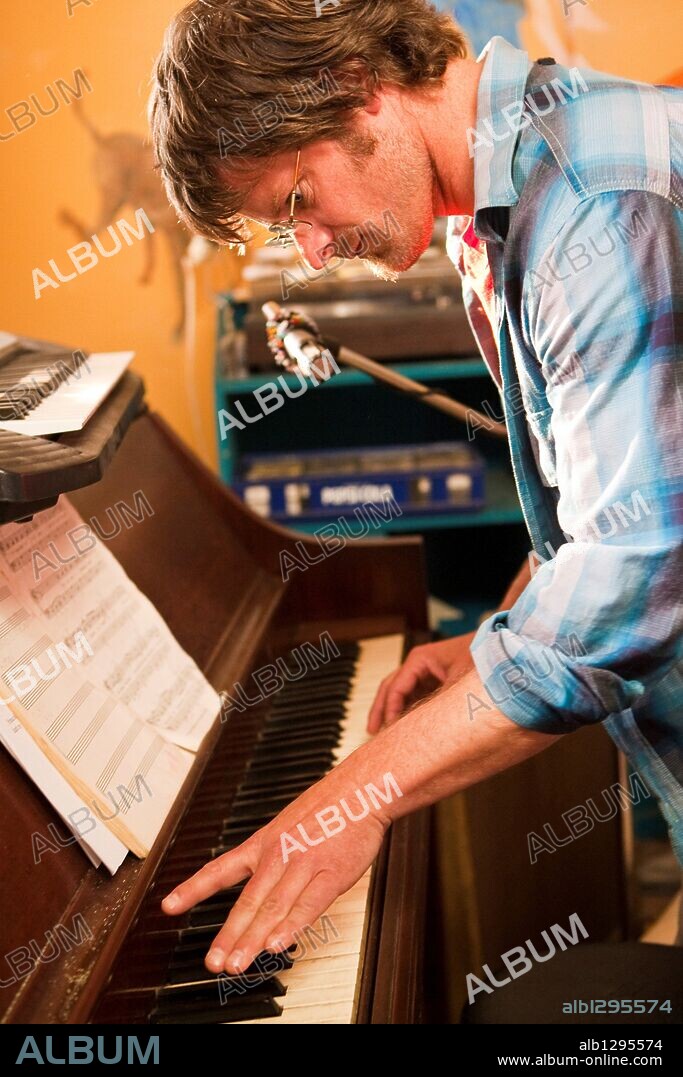 STEVE ZAHN in TREME, 2010 (TREME-TV). Copyright BLOWN DEADLINE PRODUCTIONS / BOLEN, SKIP.