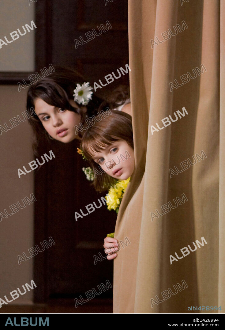 JOEY KING y SELENA GOMEZ en RAMONA Y SU HERMANA, 2010 (RAMONA AND BEEZUS), dirigida por ELIZABETH ALLEN. Copyright 20TH CENTURY FOX.