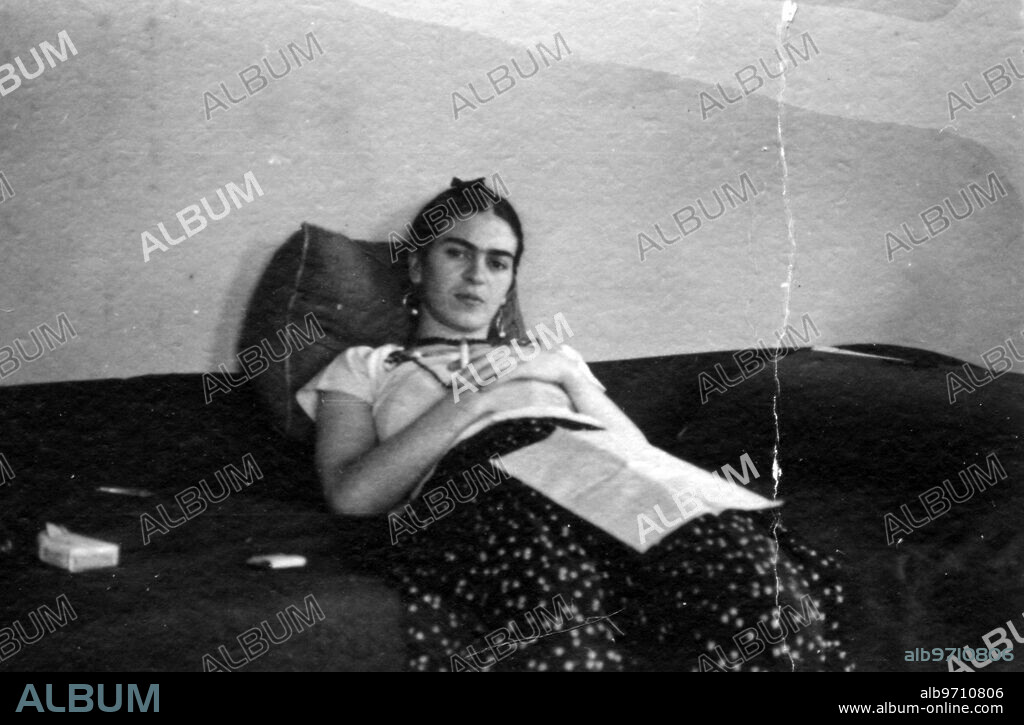 FRIDA KAHLO in BECOMING FRIDA KAHLO, 2022, directed by LOUISE LOCKWOOD. Copyright Rogan Production / BBC.