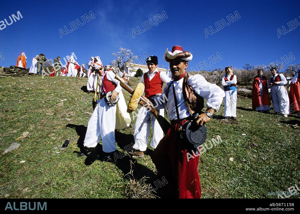 Laroles (Las Alpujarras), fiesta de "moros y cristianos" (batalla).